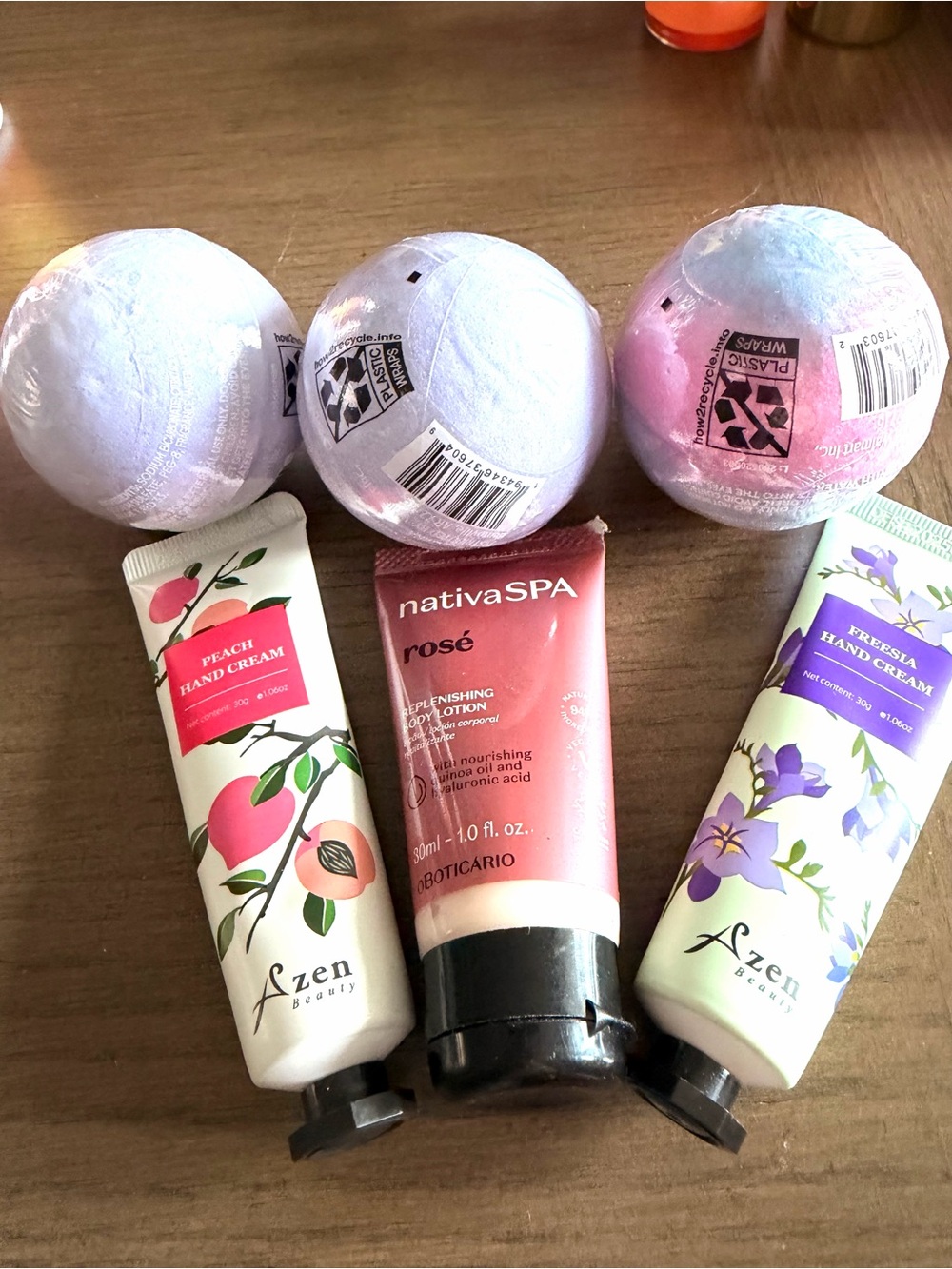 NAtiva Spa & Zen Pink Peach & Rosé and Freesia with bath bombs New